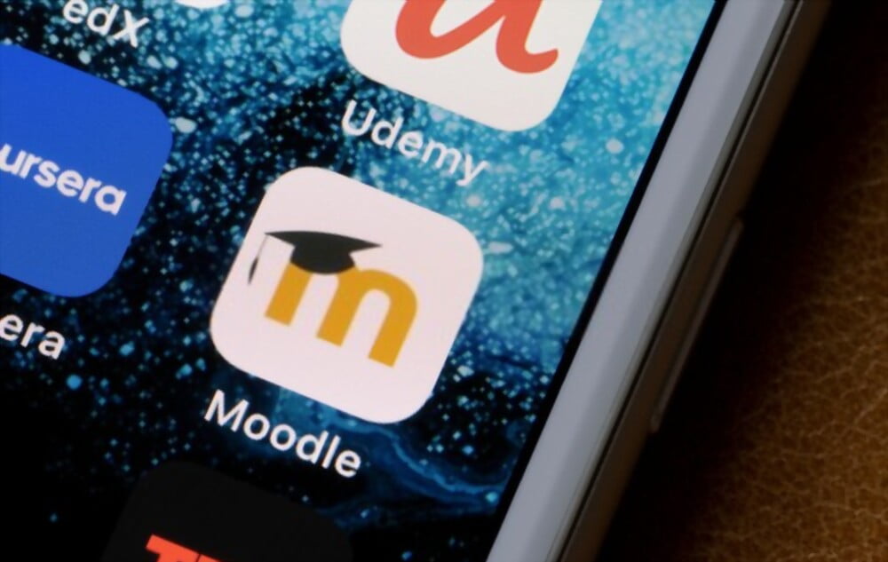 Keunggulan Moodle Online Bagi Pelajar