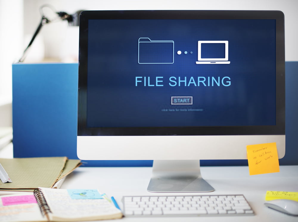 Berbagi file jadi praktis dengan menggunakan Dropbox. (Sumber: Adobe Photo Images)