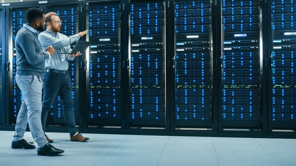 Colocation vs Hyperscale: Panduan Lengkap Memilih Data Center - Tutorial Digital Marketing, Website, & Bisnis Online - Exabytes Ilustrasi Hyperscale Data Centre