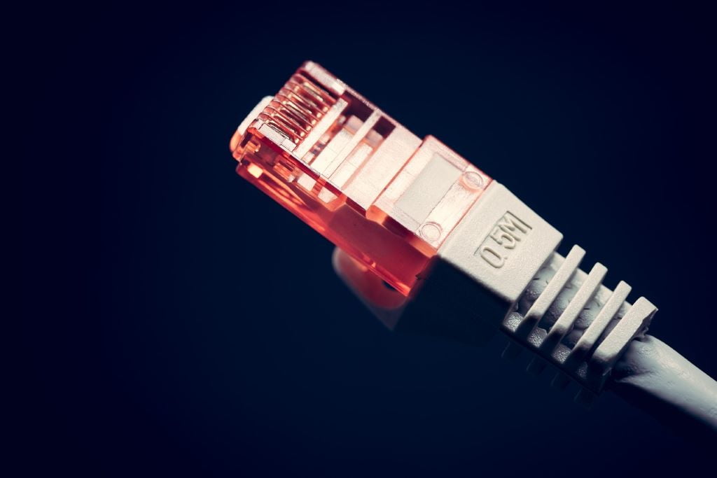 ilustrasi kabel ethernet yang memiliki Bandwidth 