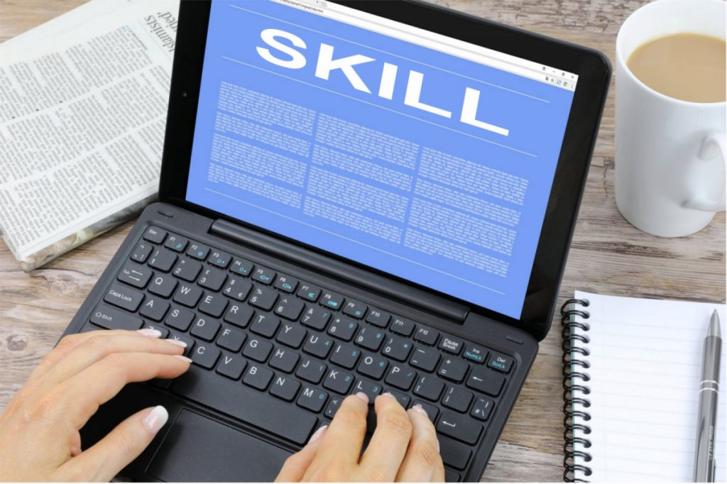 Ada dua jenis skill yang dibutuhkan di 2022, hard skill dan soft skill (Sumber : pix4free.org)