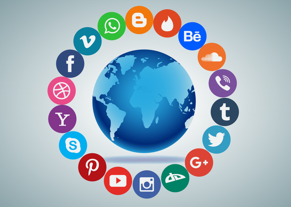 Social media savvy bertugas meningkatkan promosi dan branding produk. (Sumber: pixabay.com)