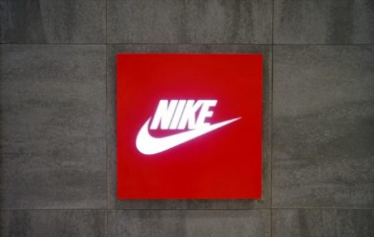 Menciptakan Logo Secara Sederhana