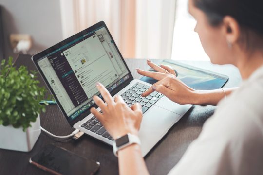 Domain .Digital: Panduan Lengkap, Kelebihan, dan Cara Membelinya - Tutorial Digital Marketing, Website, & Bisnis Online - Exabytes Ilustrasi Freelancer
