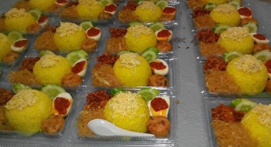 usaha sampingan karyawa dengan menawarkan menu sarapan