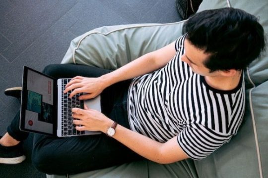 Domain .Live: Ini Kelebihan, Harga, dan Cara Beli Domainnya! - Tutorial Digital Marketing, Website, & Bisnis Online - Exabytes Ilutrasi membeli domain .live di Exabytes