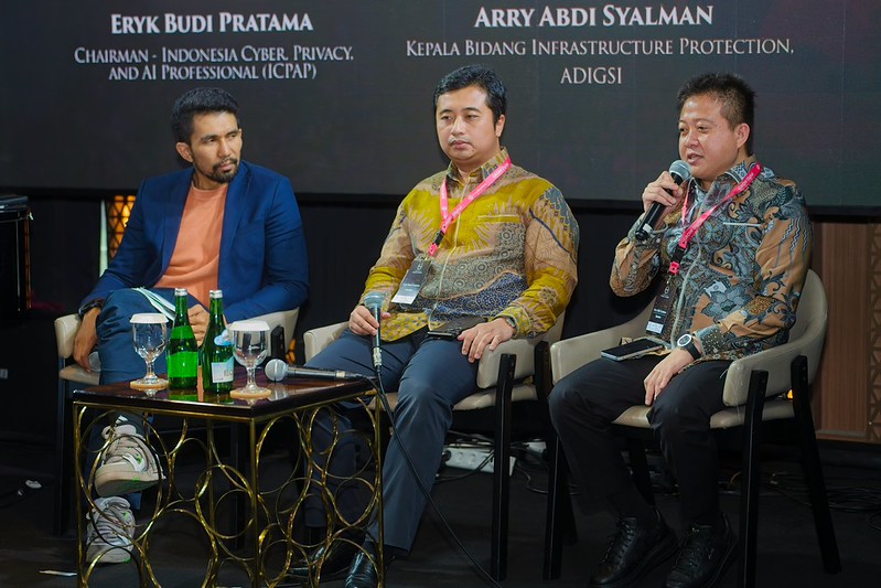 Rekap IWA 2026: Securing Digital Trust in the AI Threat Era, Bersama Pakar Keamanan Siber - Tutorial Digital Marketing, Website, & Bisnis Online - Exabytes sesi event iwa 2026
